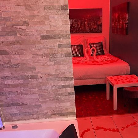 Spa Enzo Appartement Avec Jacuzzi Privatif Lyon Bagian luar foto