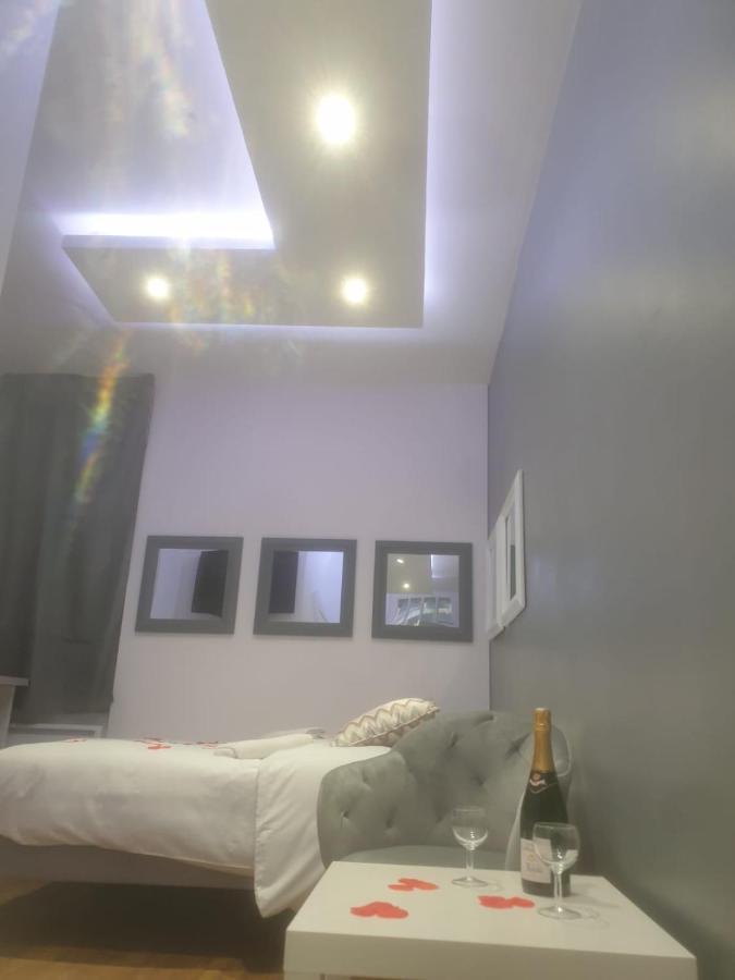 Spa Enzo Appartement Avec Jacuzzi Privatif Lyon Bagian luar foto