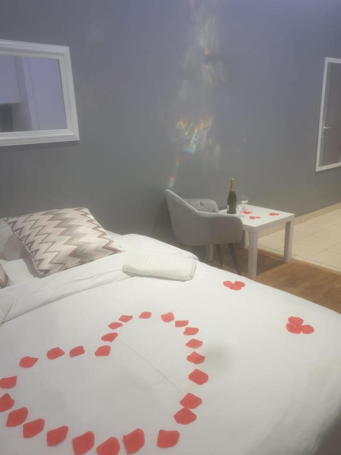 Spa Enzo Appartement Avec Jacuzzi Privatif Lyon Bagian luar foto