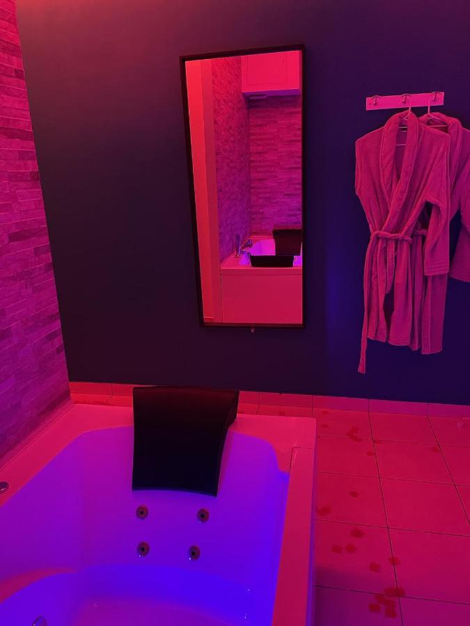 Spa Enzo Appartement Avec Jacuzzi Privatif Lyon Bagian luar foto