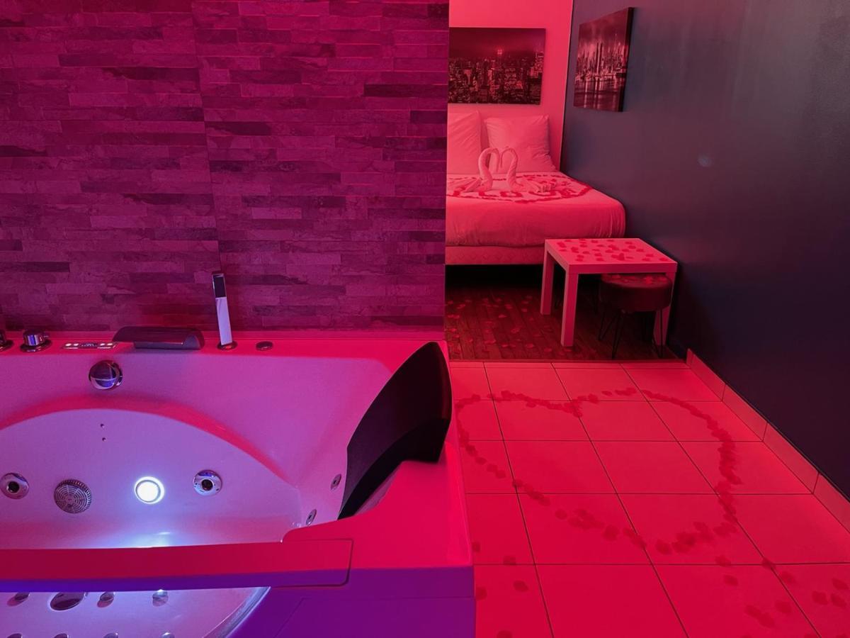 Spa Enzo Appartement Avec Jacuzzi Privatif Lyon Bagian luar foto